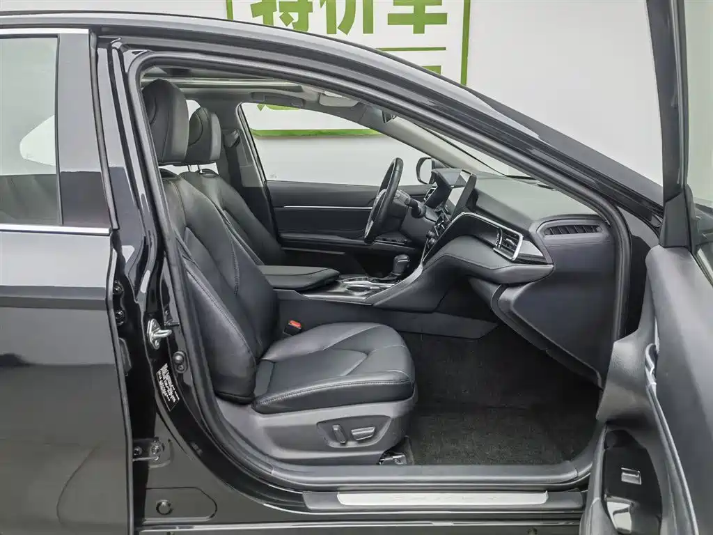 Toyota Camry 2023 Hybrid 2.5HG Luxury Edition фото 23