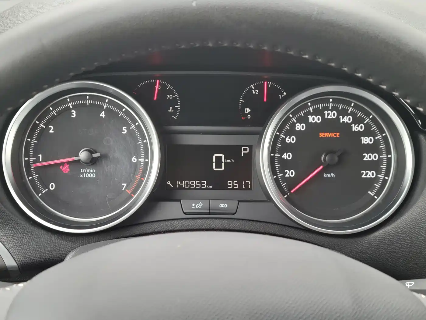 Peugeot 408 2015 Model 1.2T Automatic Luxury Edition фото 11