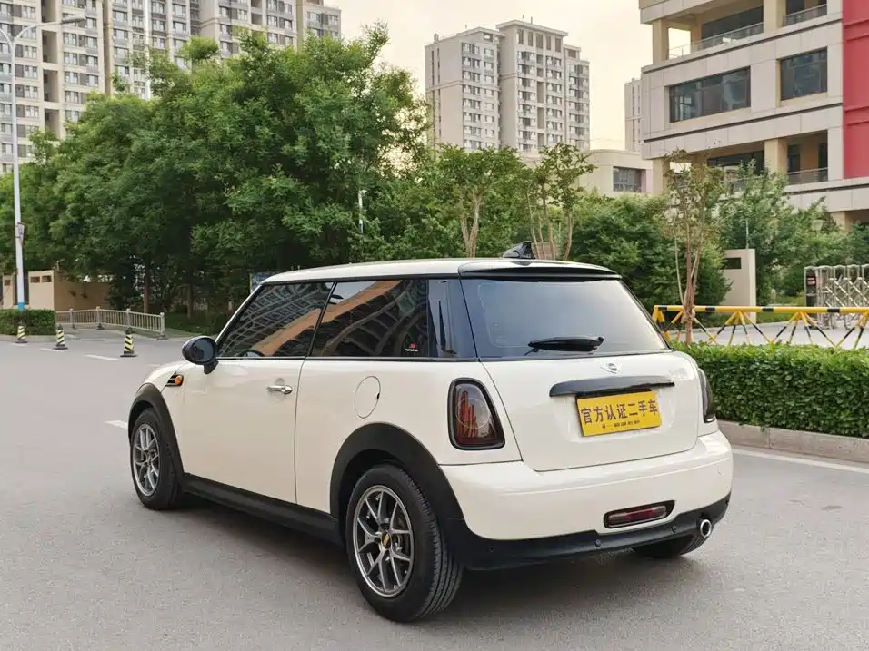 MINI MINI 2013 2013 1.6L ONE Limited Edition Second Version