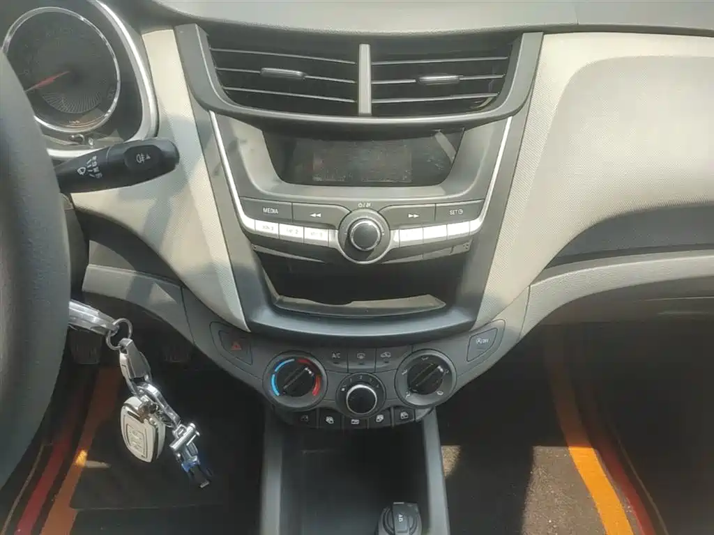 Chevrolet Sail 2015 Sail 3 1.3L Manual Ideal Edition фото 13