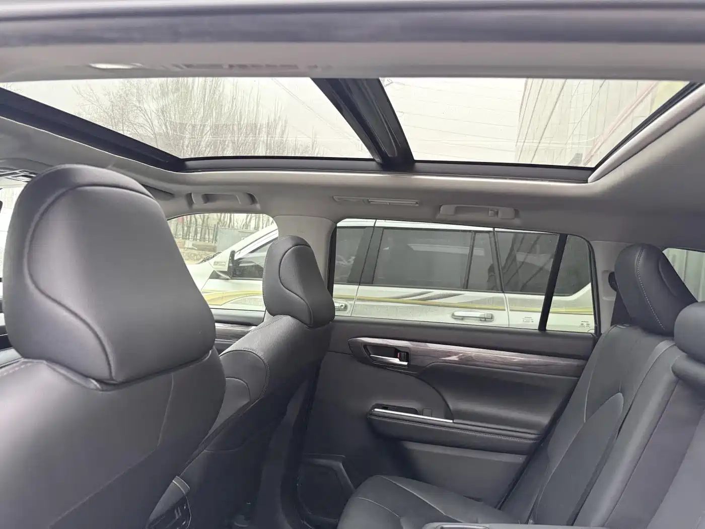 Toyota Highlander 2022 Dual Engine 2.5L 4WD Supreme Edition 7-Seater фото 13