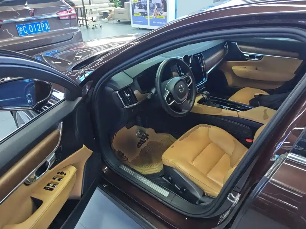 Фото 16 - Volvo S90