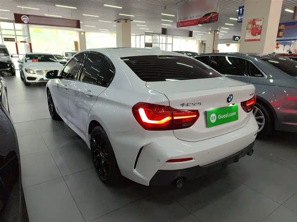 BMW 1 Series 2023 125i M Sport Shadow Edition фото 23