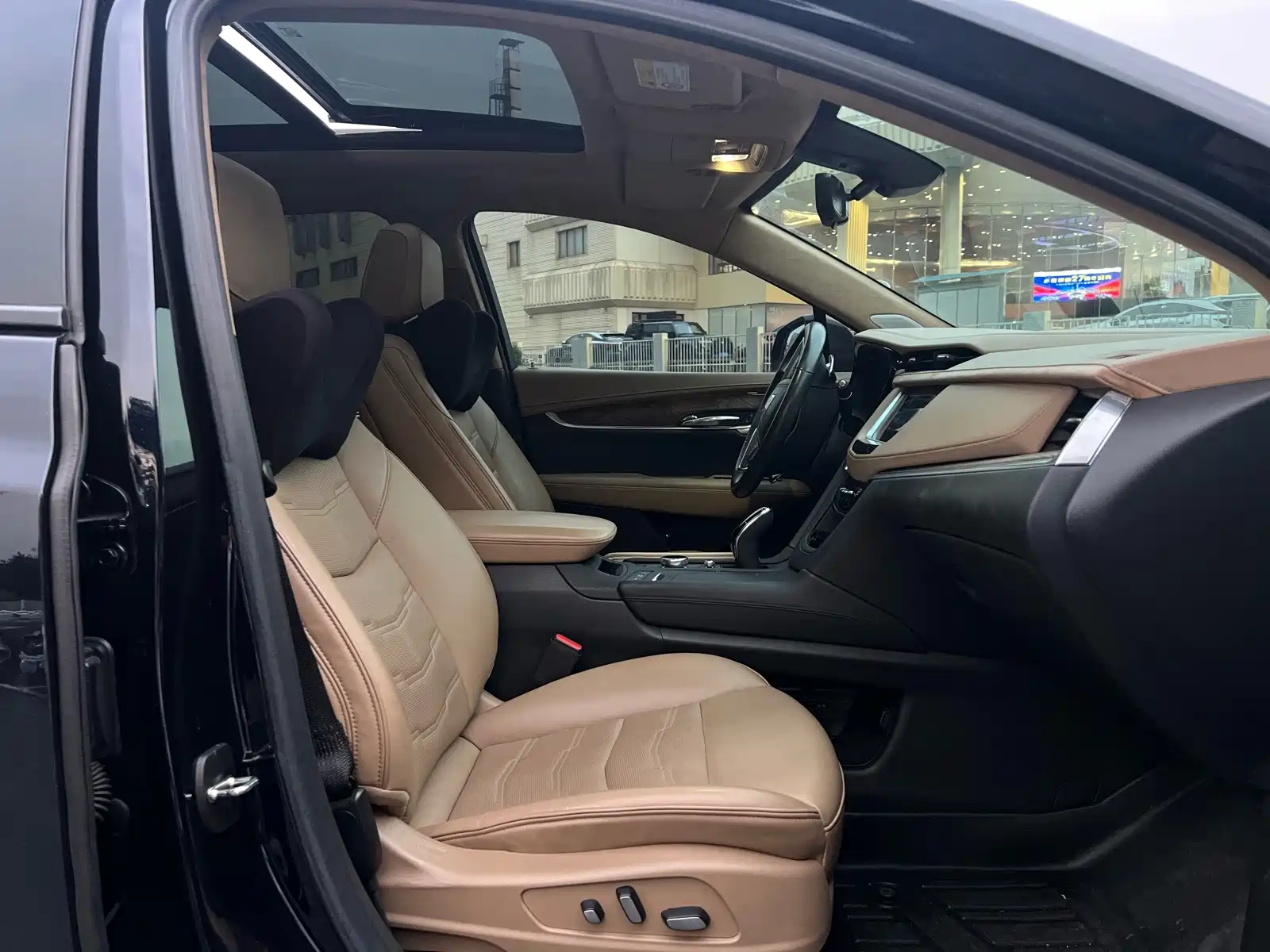 Фото 12 - Cadillac XT5