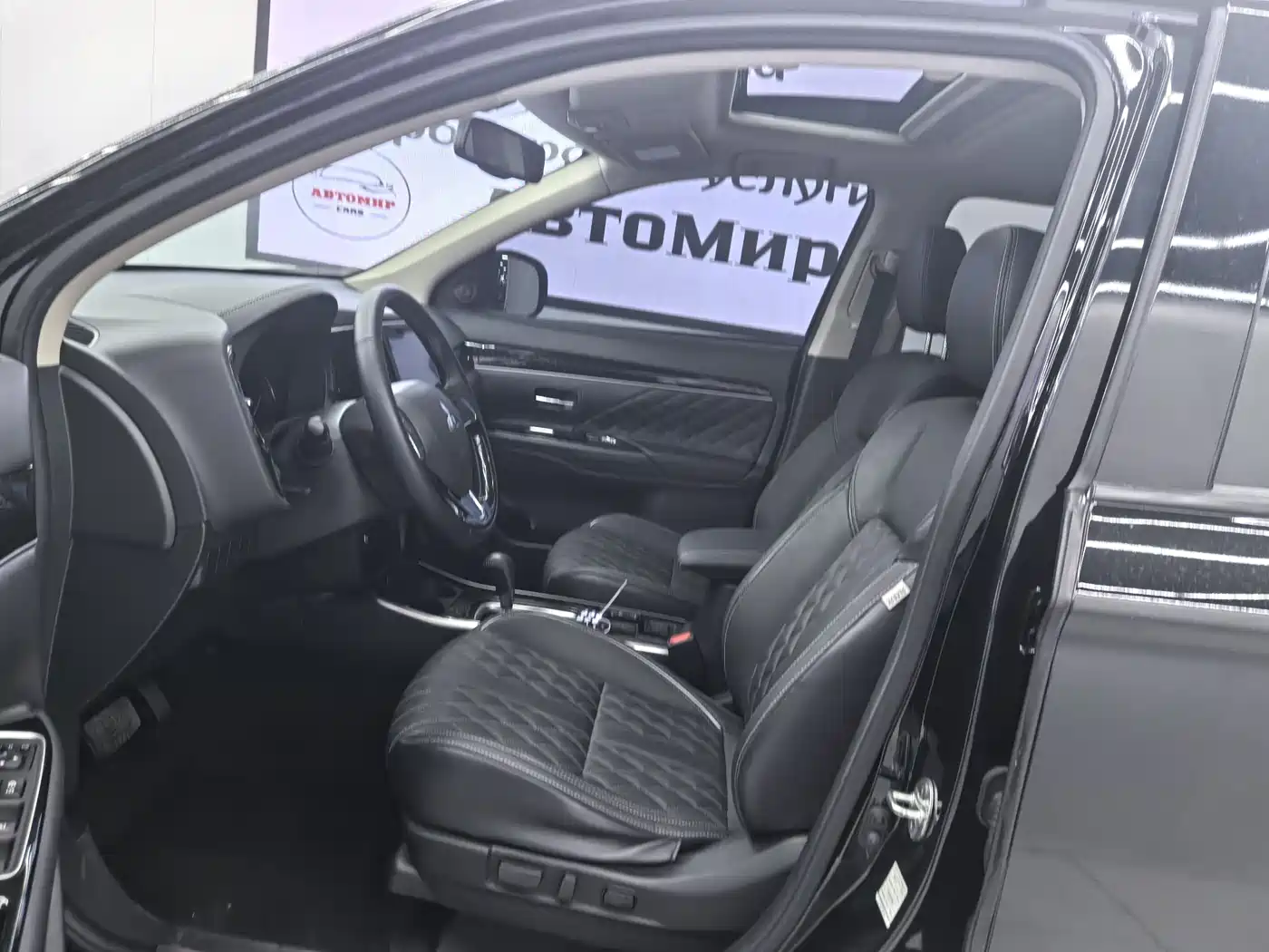 Mitsubishi Outlander 2021 Facelift 2.0L 2WD Premium Edition 5-Seater фото 6