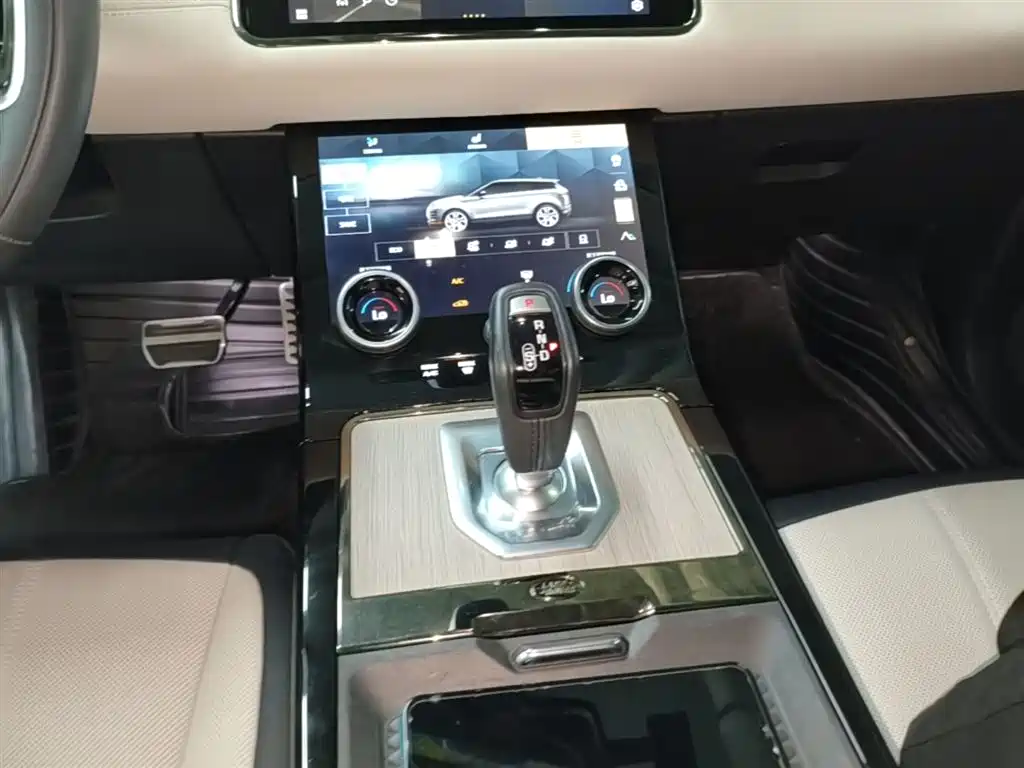 Land Rover Range Rover Evoque New Energy 2021 Range Rover Evoque L P300e Luxury фото 14