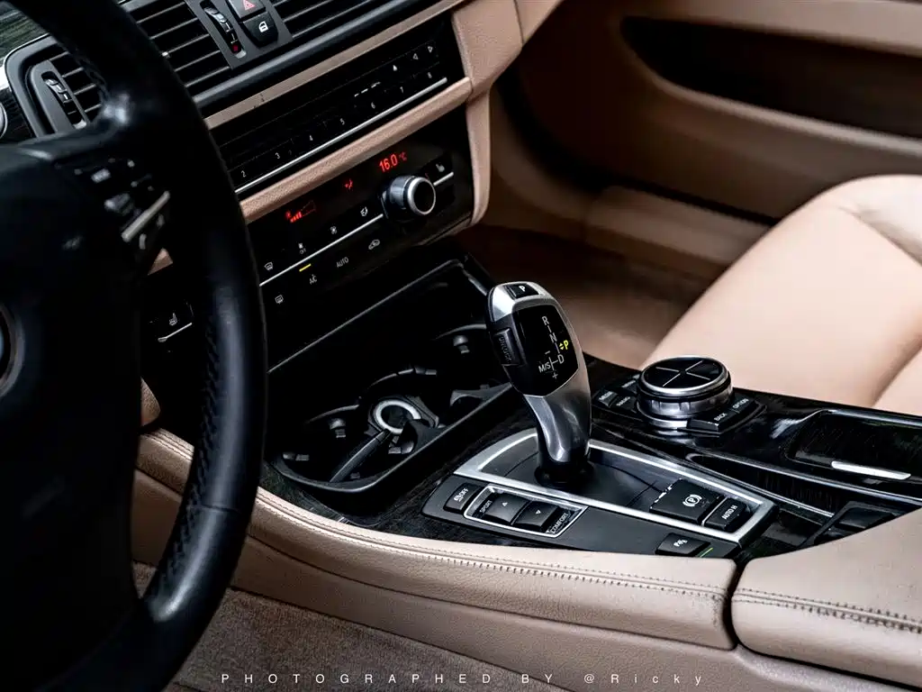 BMW 5 Series 2013 530Li Leadership фото 7