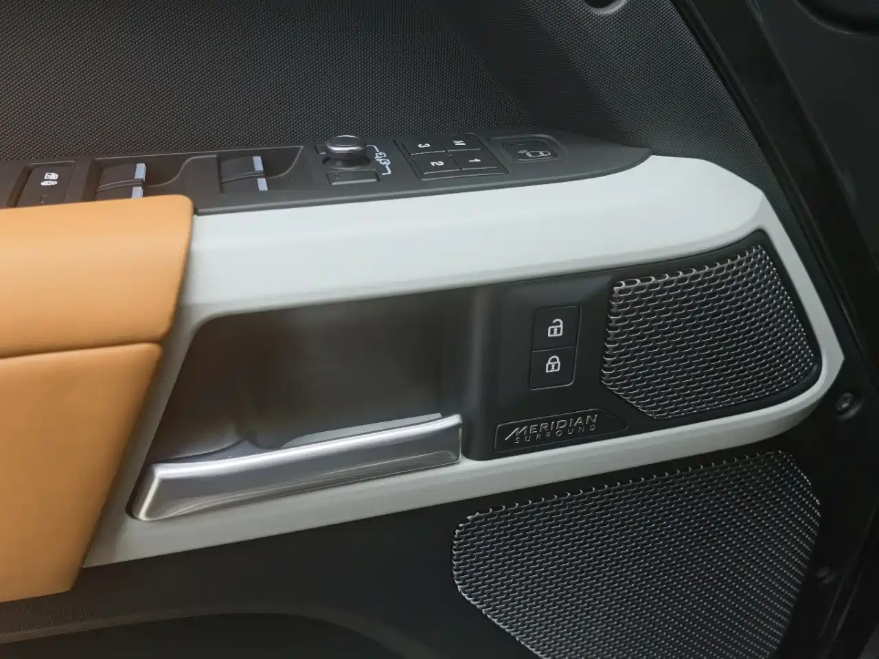 Land Rover Defender 2023 Model 110 3.0T P400 X-DYNAMIC HSE фото 11