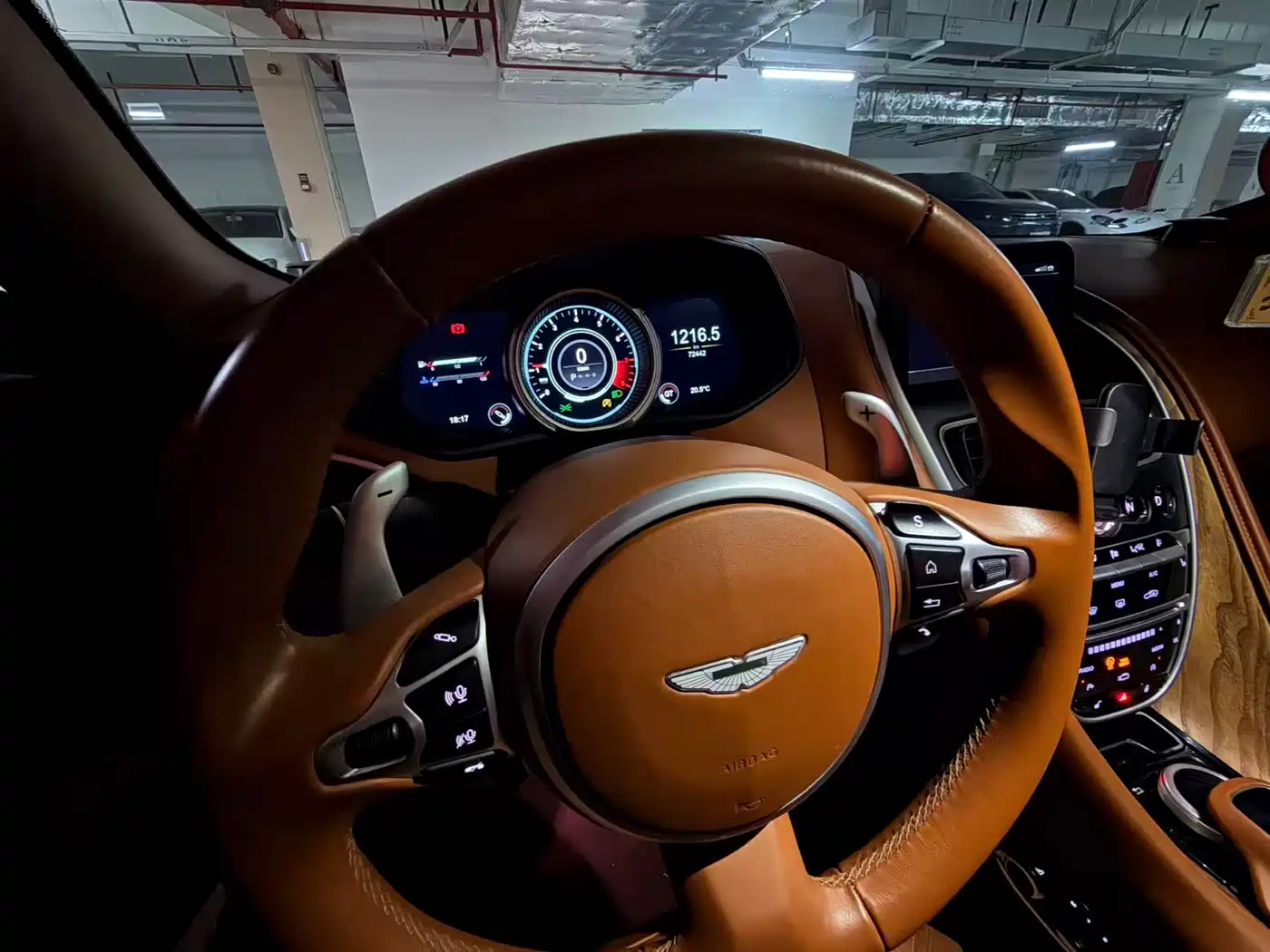 Aston Martin DB11 2019 Model 4.0T V8 Coupe фото 3