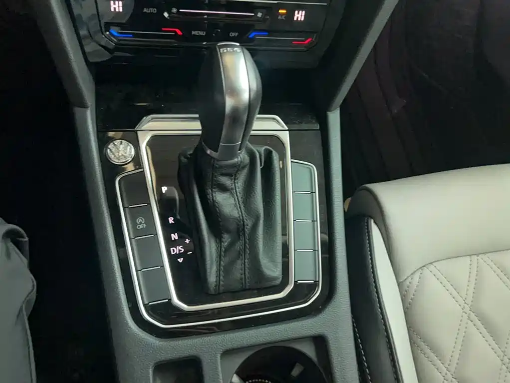 Volkswagen Magotan 2023 2 Million Units Anniversary Edition 330TSI DSG Leading Type фото 12