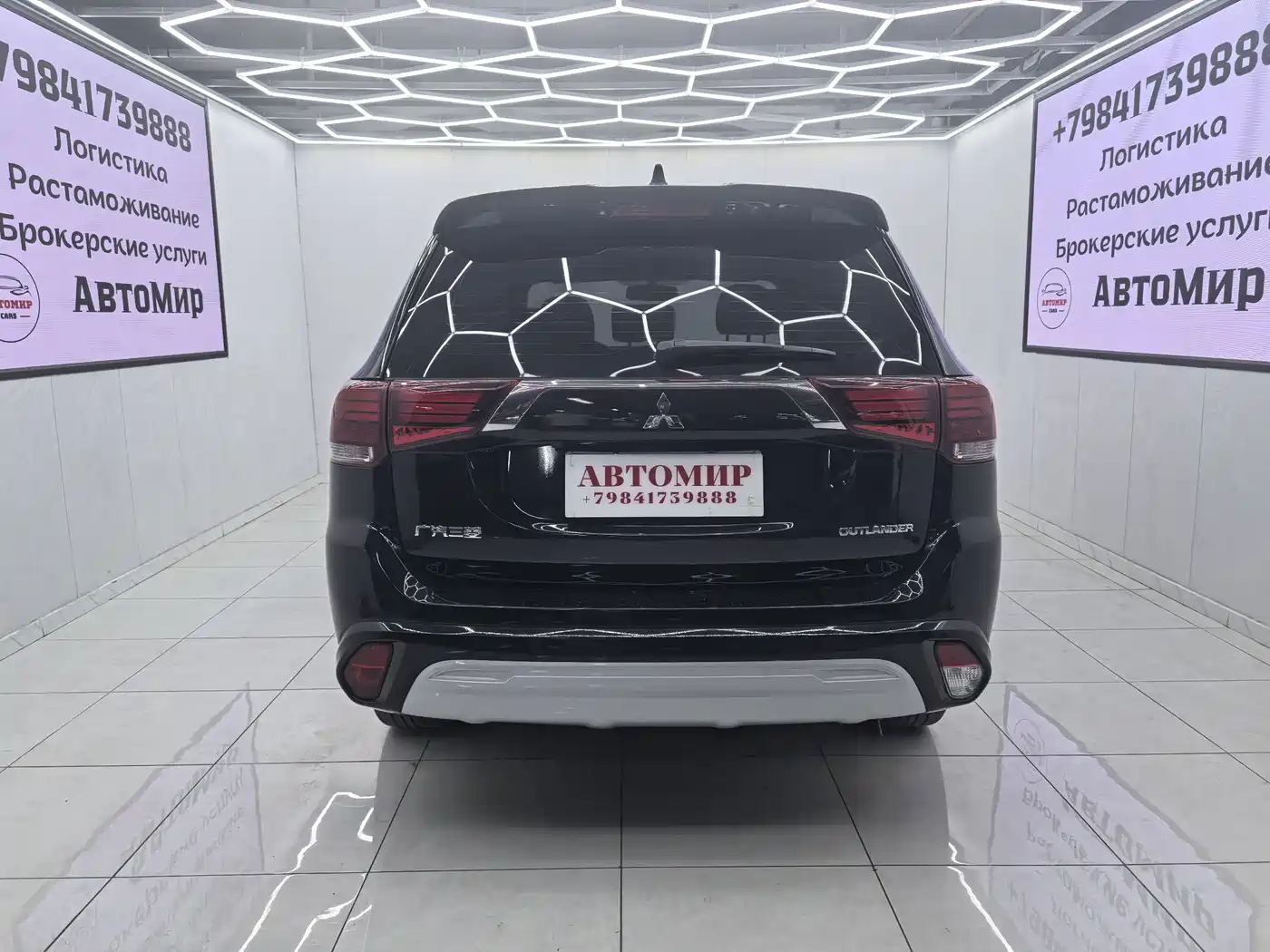 Mitsubishi Outlander 2021 Facelift 2.0L 2WD Premium Edition 5-Seater фото 9