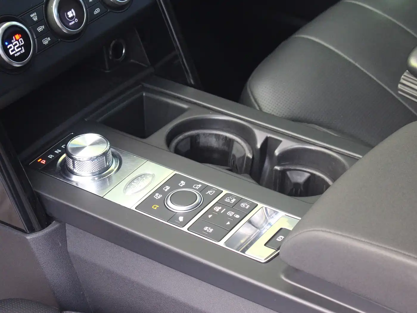 Land Rover Discovery 2018 3.0 SC V6 SE фото 8