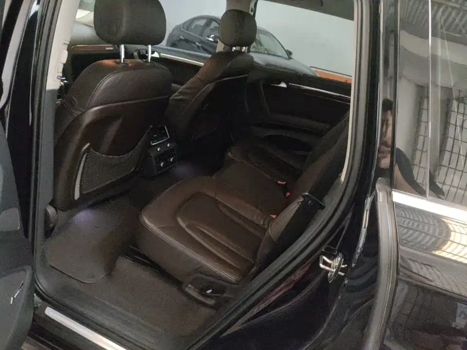 Фото 8 - Audi Q7