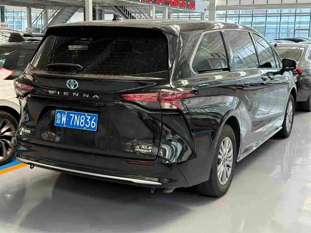 Toyota Sienna 2021 2.5L Hybrid Luxury Edition фото 5
