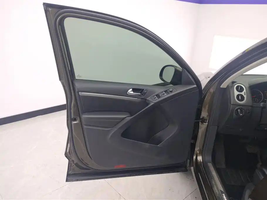 Volkswagen Tiguan 2015 1.8TSI Automatic 4WD Highline фото 7
