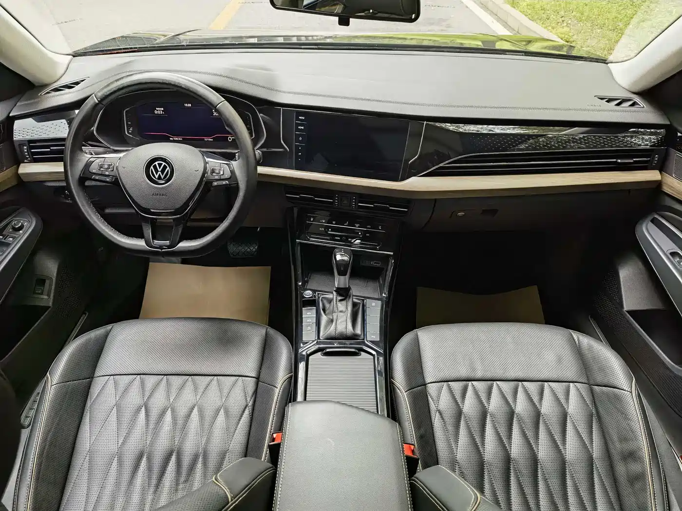 Volkswagen Passat 2022 330TSI Luxury Edition фото 15