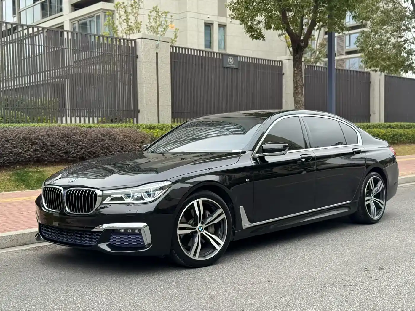 BMW 7 Series 2018 740Li xDrive Premium Type M Sport Package
