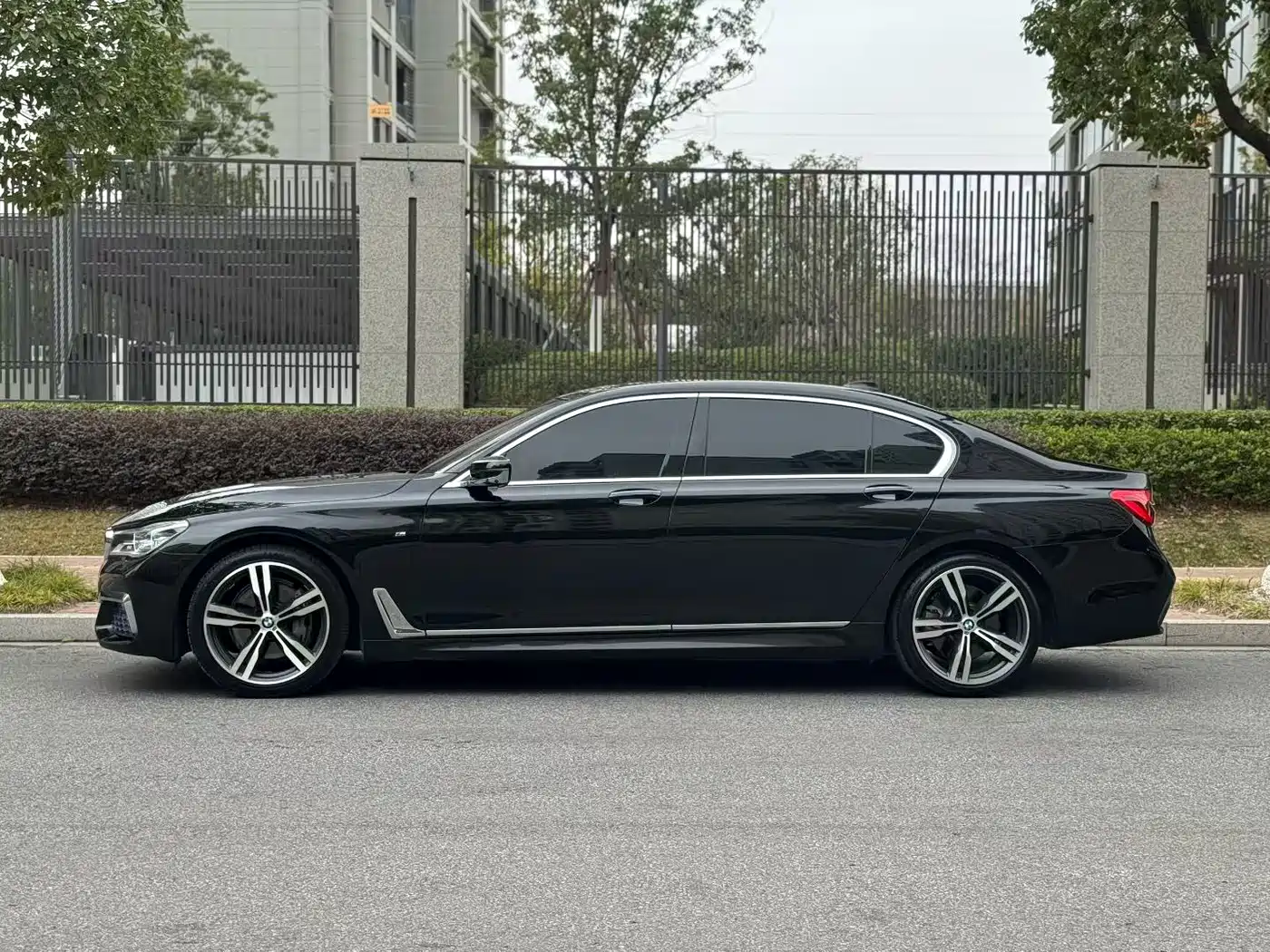 BMW 7 Series 2018 740Li xDrive Premium Type M Sport Package фото 14