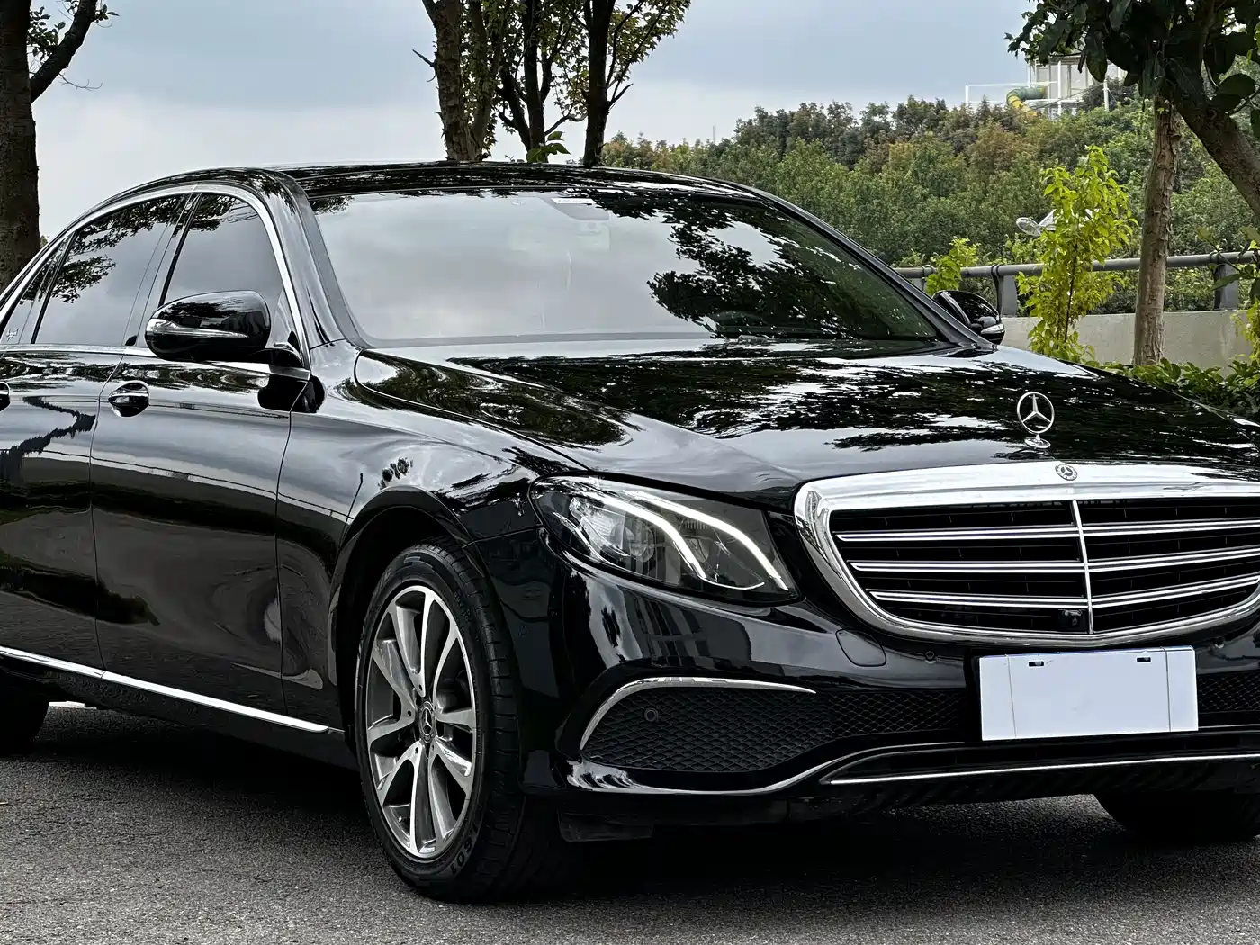 Mercedes-Benz E-Class 2019 E 300 L Fashion
