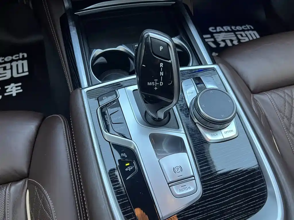 BMW 7 Series 2019 740Li Leading M Sport Package фото 25
