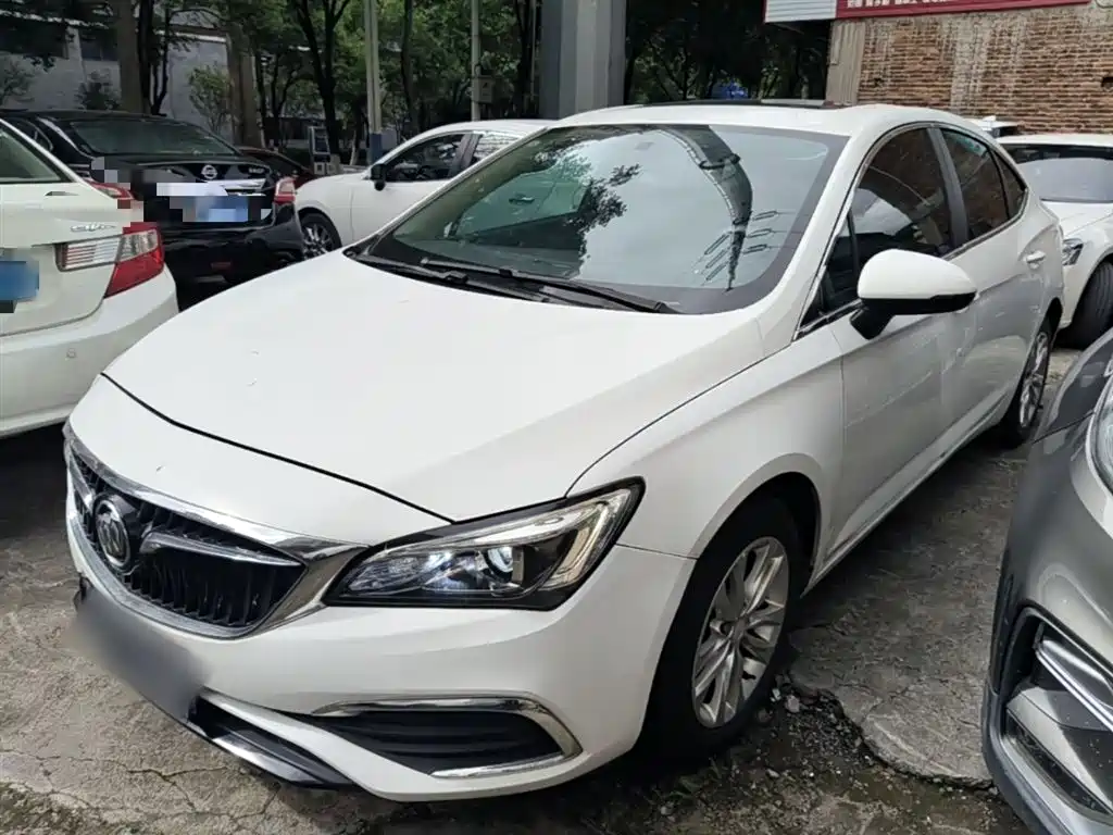 Buick Verano 2018 Sedan 20T Dual Clutch Leading фото 2