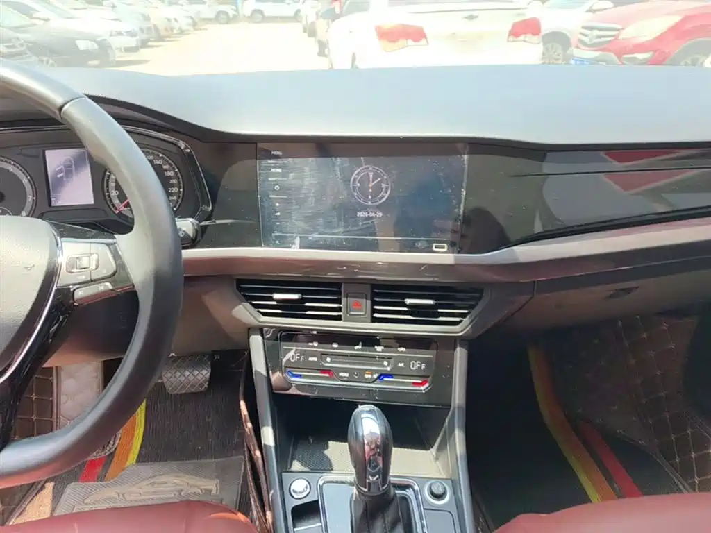VOLKSWAGEN BORA