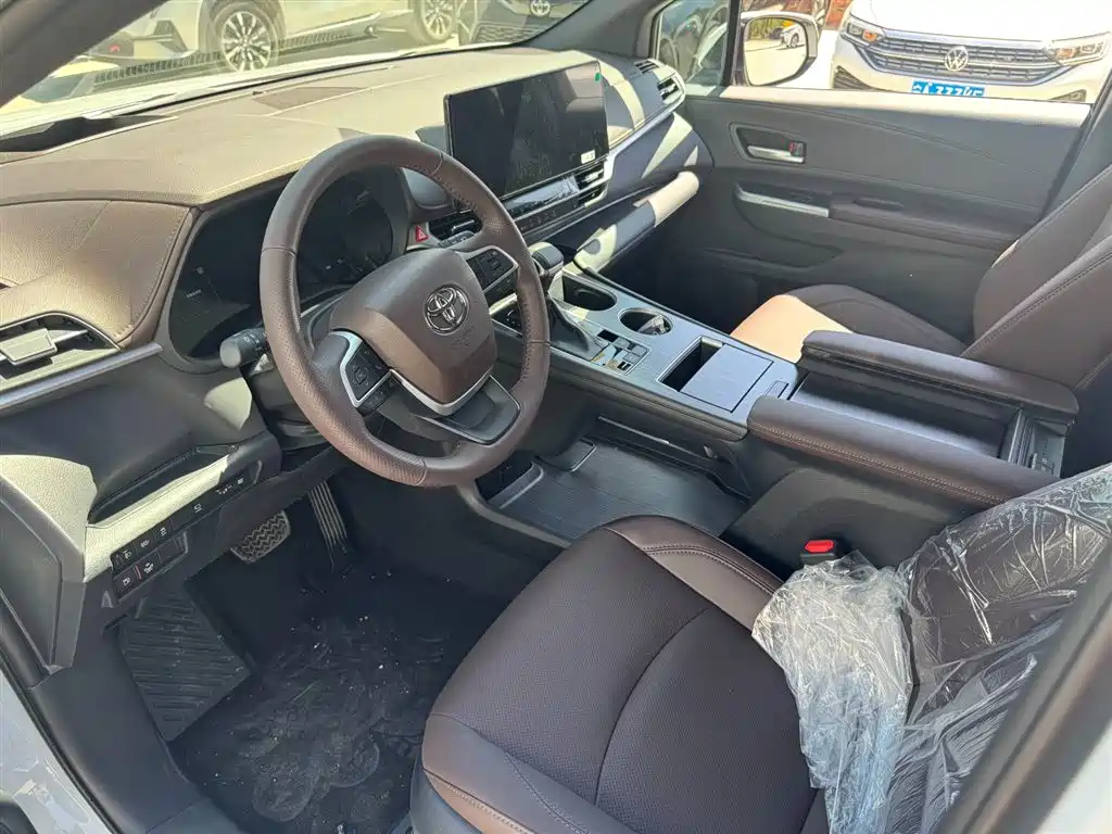 Toyota Granvia 2026 Model 2.5L Hybrid Prestige PLUS AWD Trim фото 7