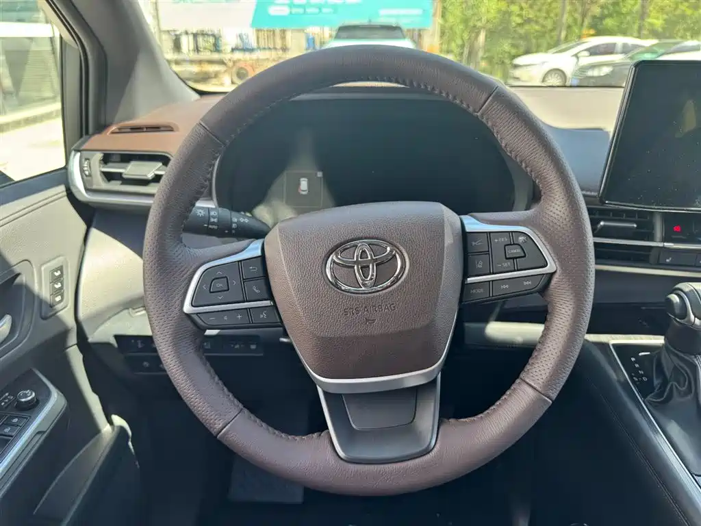 Toyota Granvia 2026 Model 2.5L Hybrid Prestige PLUS AWD Trim фото 9