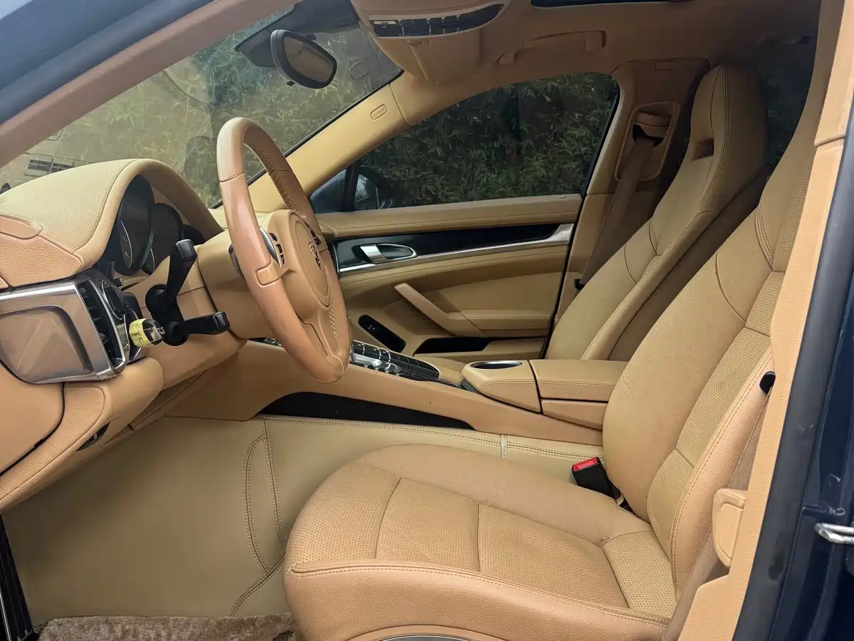 Porsche Panamera 2013 Panamera 4 Platinum Edition 3.6L фото 4