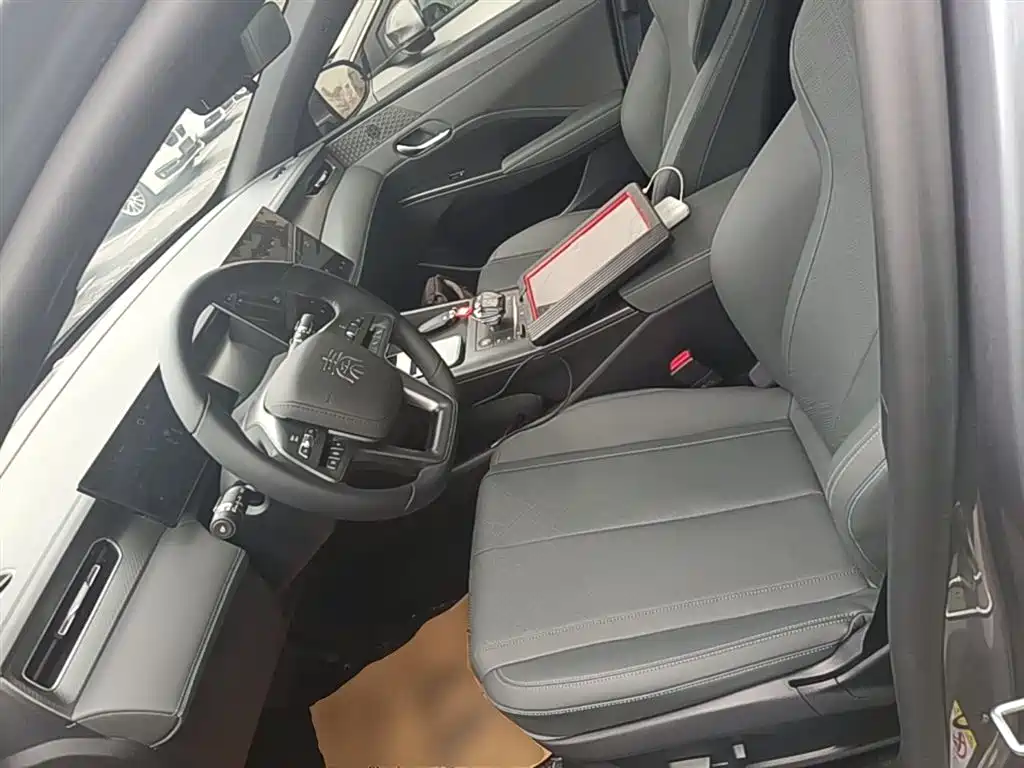BYD Qin PLUS 2025 DM-i Smart Drive Edition 120KM Surpassing Type фото 15