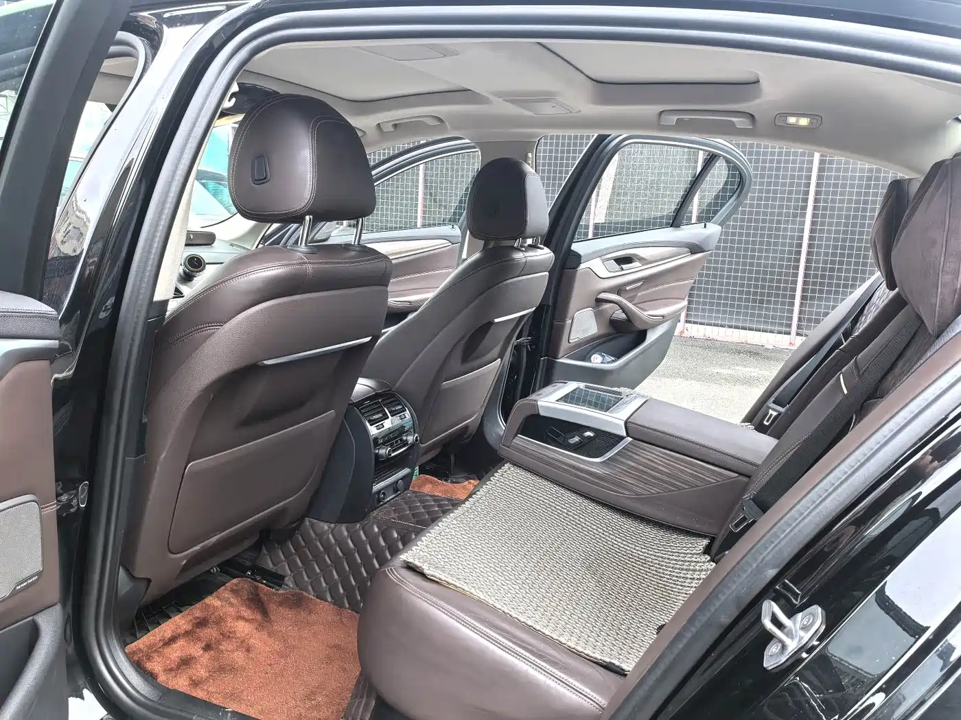 BMW 5 Series 2019 530Li Premium Luxury Package фото 8
