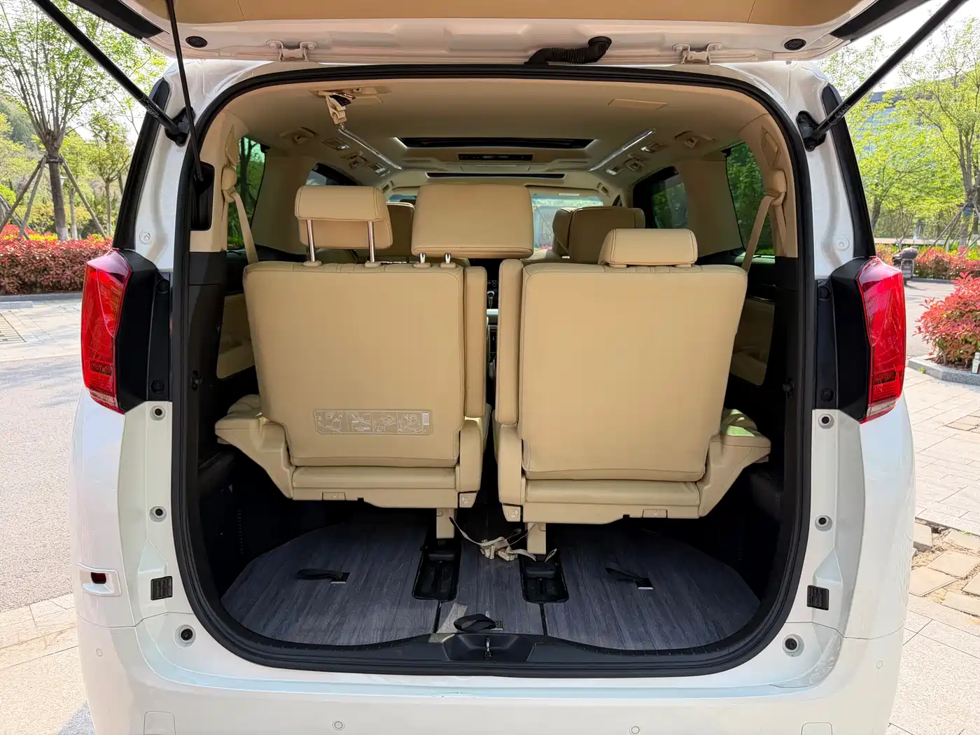 Toyota Alphard 2021 Hybrid 2.5L Premium фото 19
