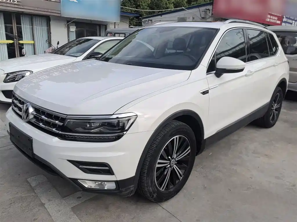Volkswagen Tiguan L 2017 380TSI Automatic 4WD Luxury Edition фото 2