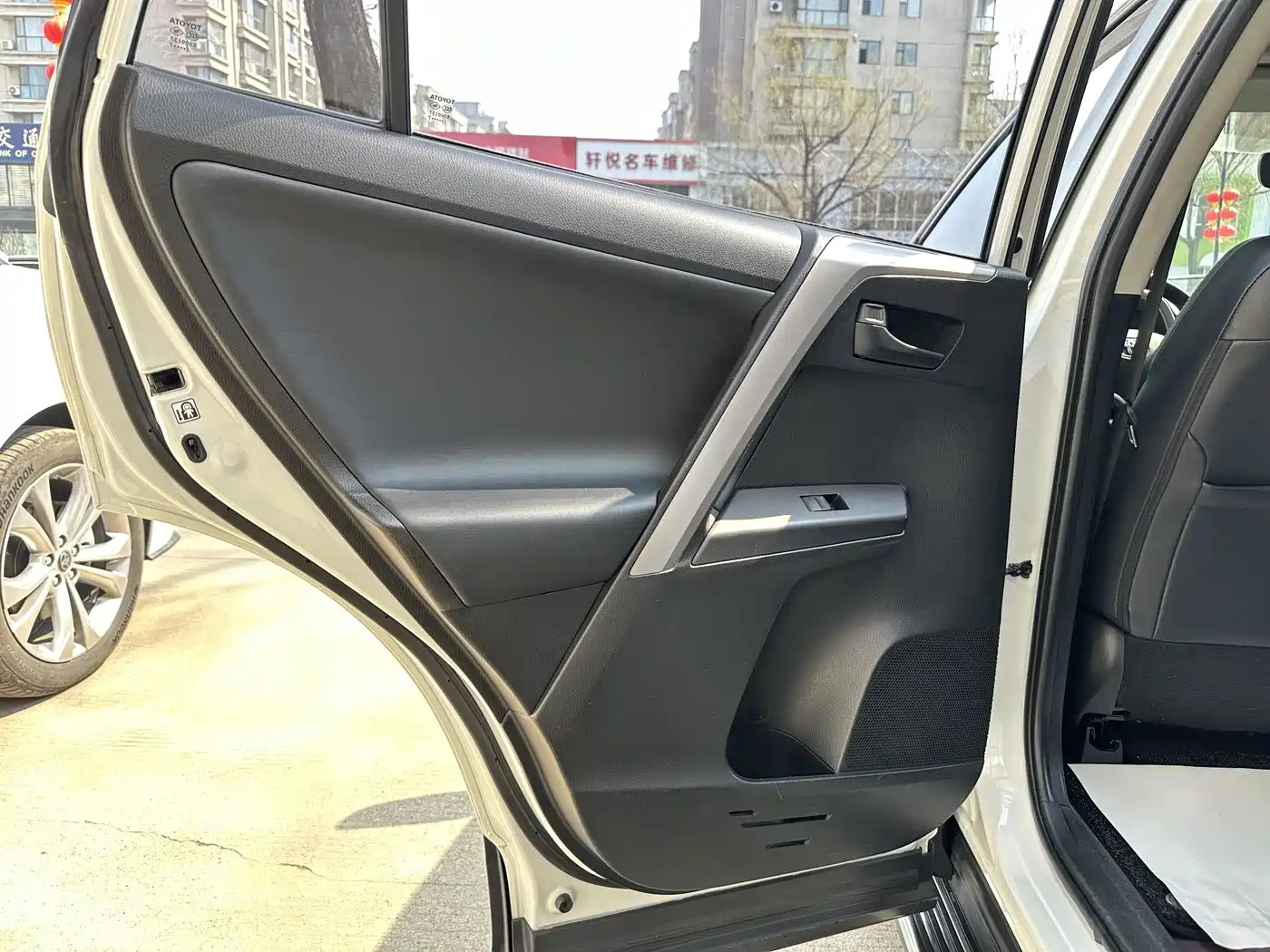 Toyota RAV4 Rongfang 2016 2.5L Automatic 4WD Elite фото 13
