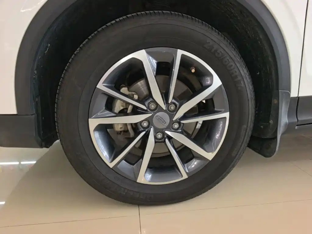 Фото 23 - Geely Coolray