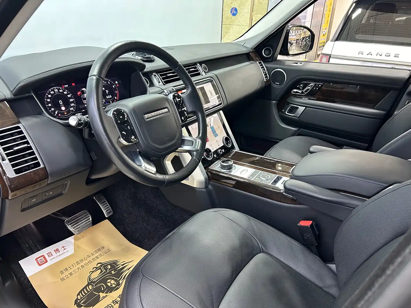 Land Rover Range Rover 2021 3.0 L6 Heritage Extended Classic Edition фото 14