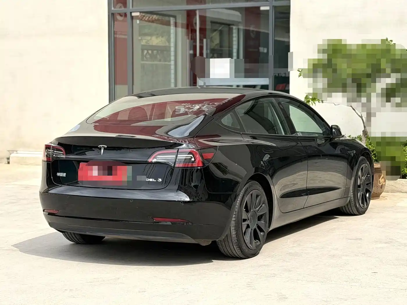 TESLA MODEL 3