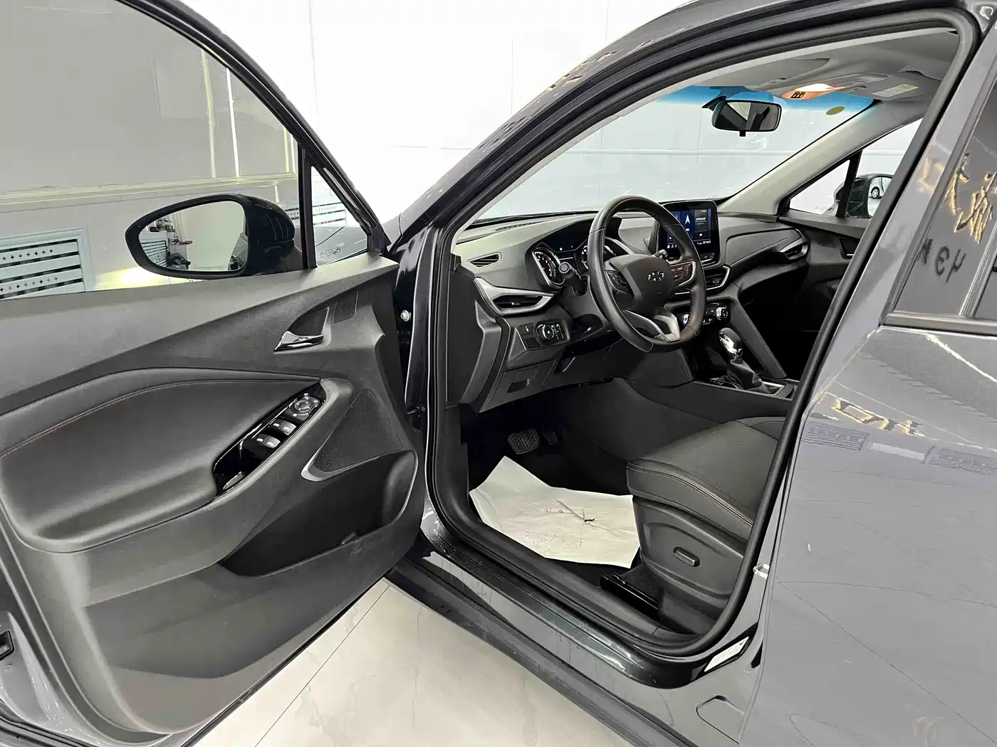 Chevrolet Volando 2020 Mild Hybrid Redline 530T Automatic Premium Edition (5+2 seater) фото 7