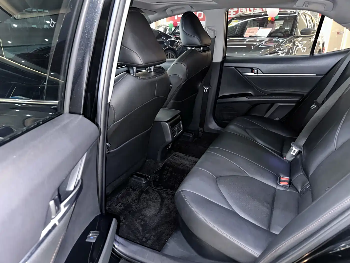 Toyota Camry 2021 Hybrid 2.5HGVP Leading Edition фото 12