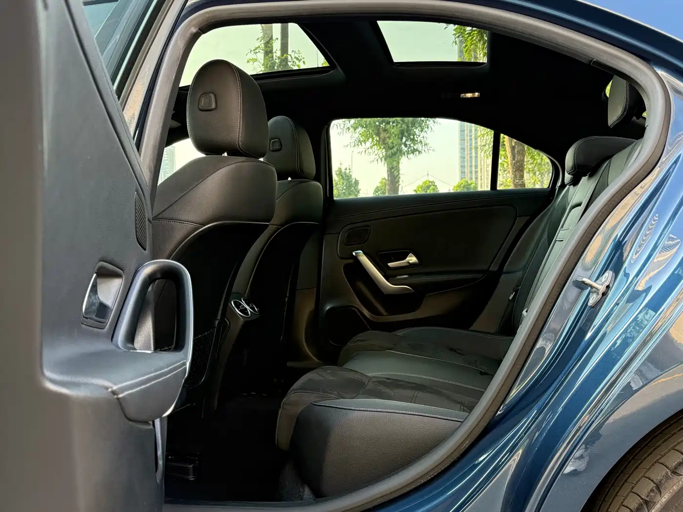 Mercedes-Benz A-Class 2019 A 200 L Sport Sedan фото 6
