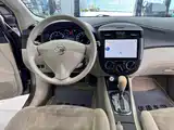 Photo 20 - Nissan Tiida