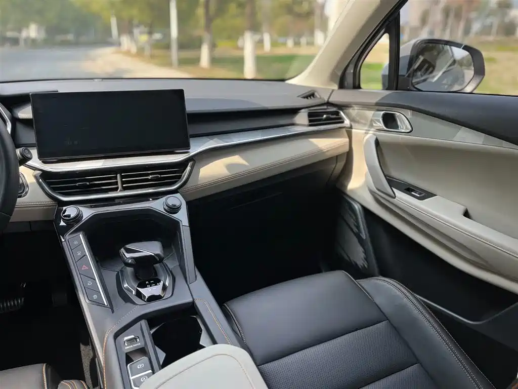 Lynk & Co 06 EM-P 2023 1.5T Remix PHEV Pro фото 21