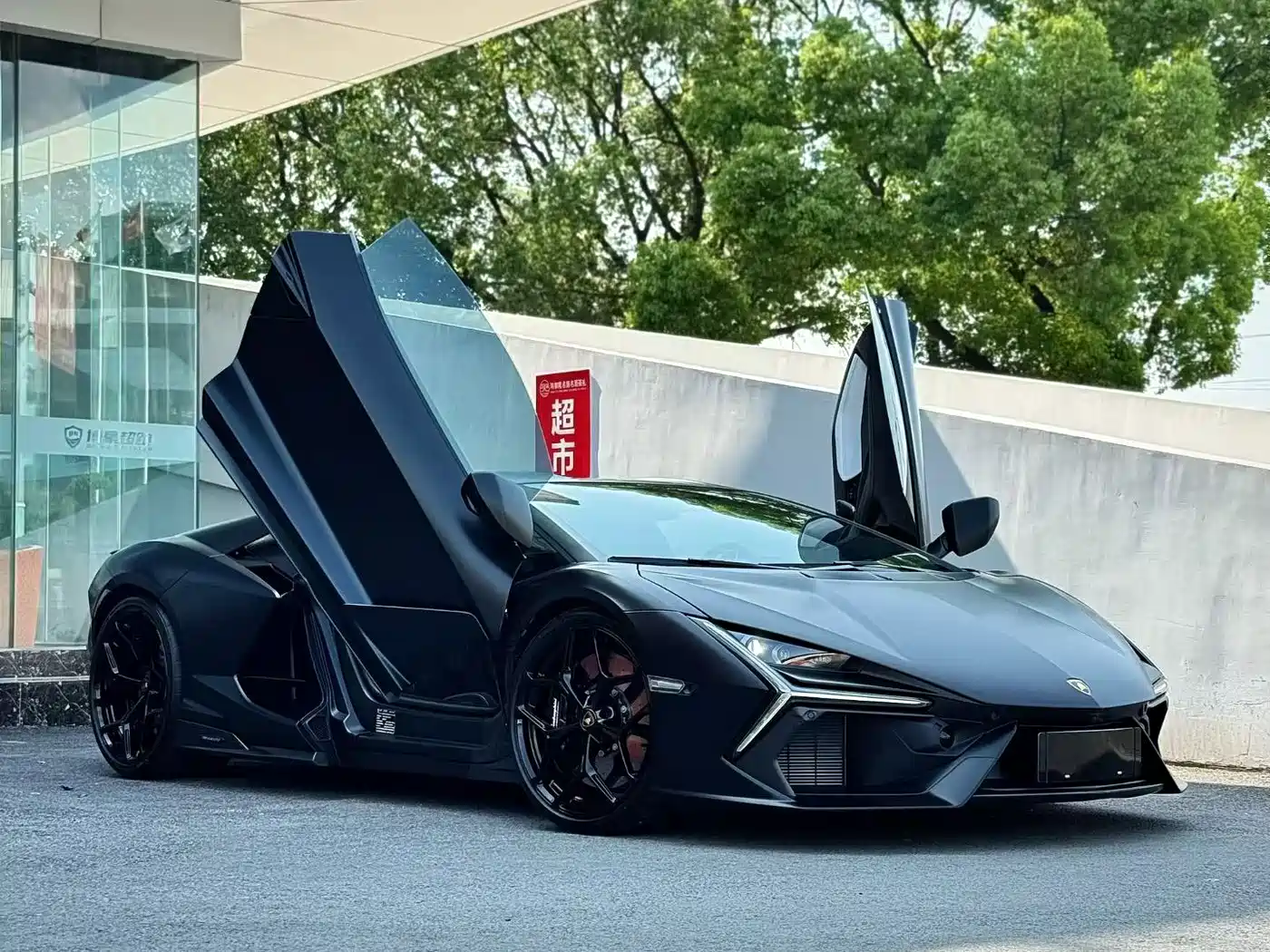 Lamborghini Revuelto 2023 6.5L PHEV Standard фото 2