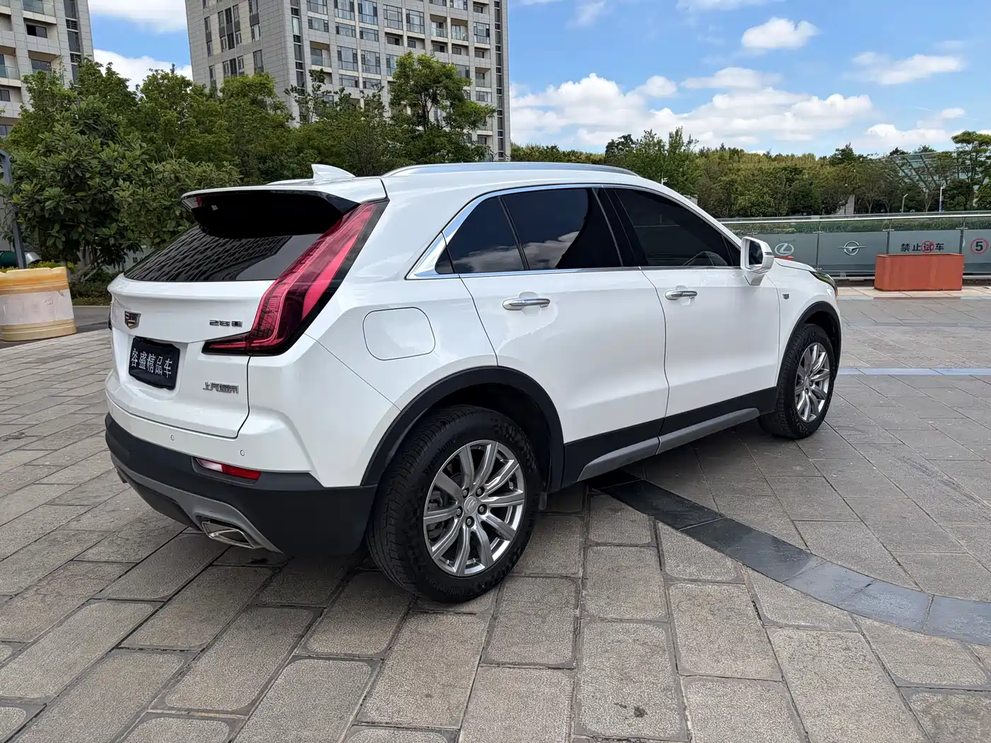Cadillac XT4 2018 28T FWD Leading Edition фото 4