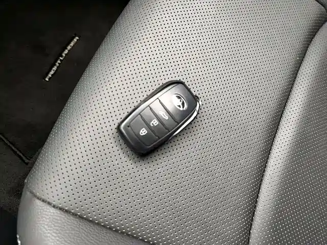 Toyota Frontlander 2022 2.0L CVT Luxury PLUS Edition фото 18