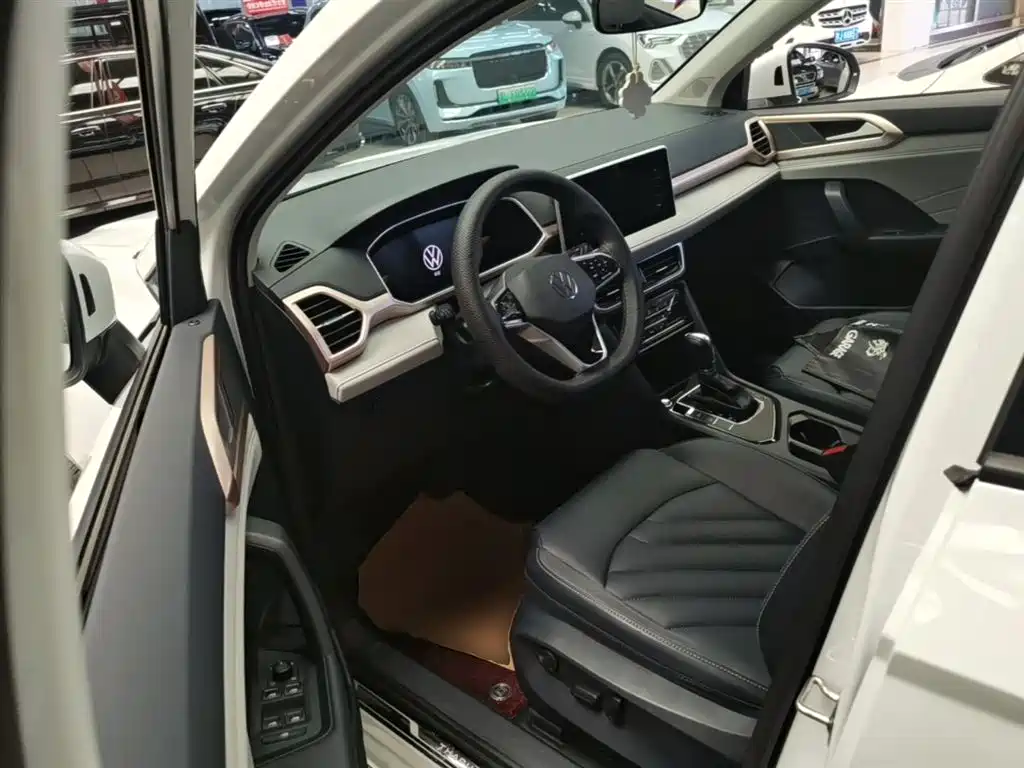 Volkswagen Tharu 2023 300TSI 2WD Bright Moon Edition фото 16