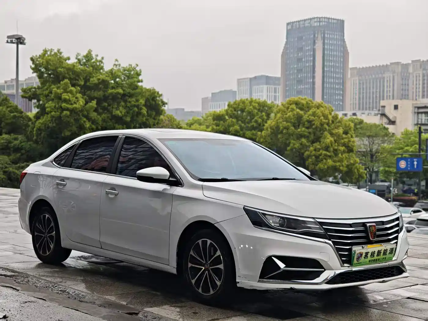 ROEWE I6 NEW ENERGY