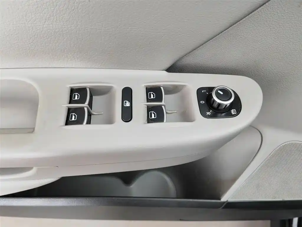 Volkswagen Magotan 2011 1.8TSI DSG Comfort фото 9