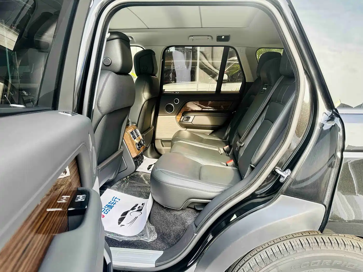 Land Rover Range Rover 2018 3.0 SC V6 Golden Age Edition фото 8