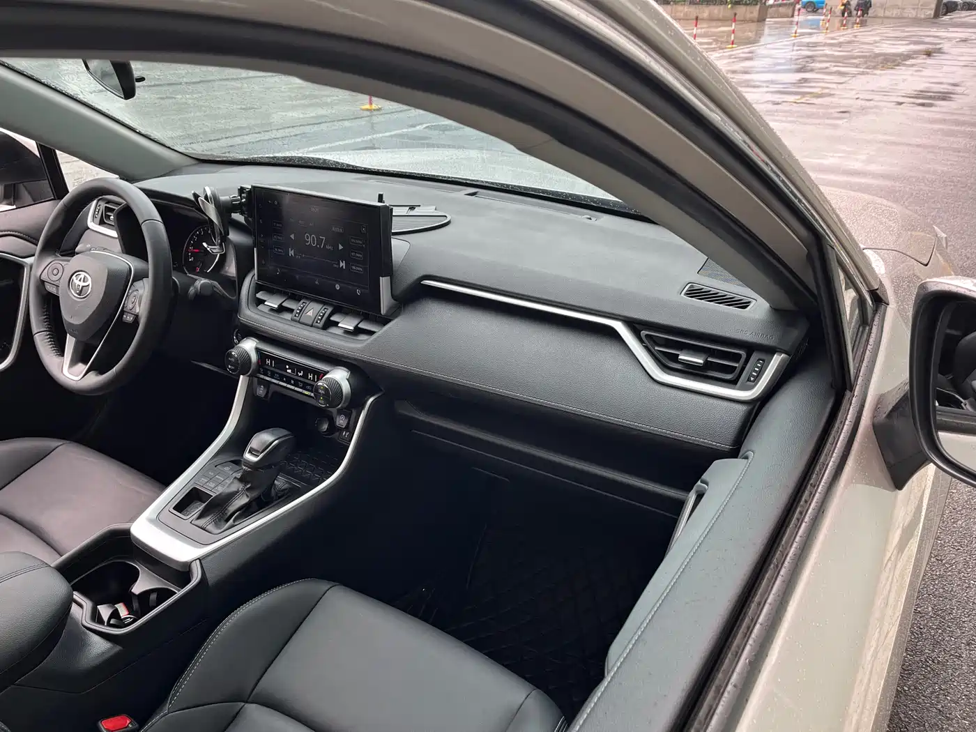Toyota Wildlander 2022 2.0L CVT AWD Luxury PLUS Edition фото 16